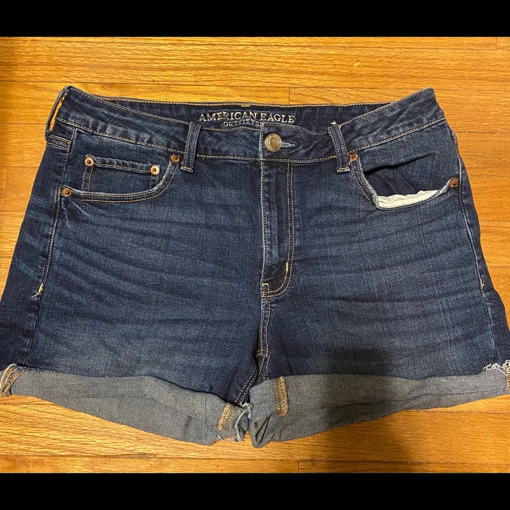 American Eagle Tomgirl Midi Shorts